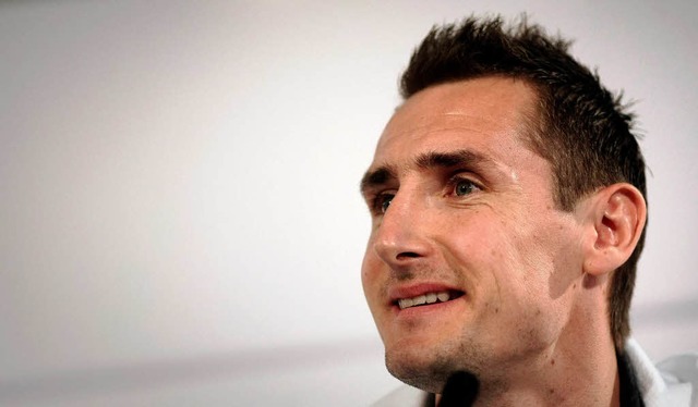 Miroslav Klose hat auch beim EM-Qualif...sspiel das Vertrauen von  Joachim Lw.  | Foto: dpa