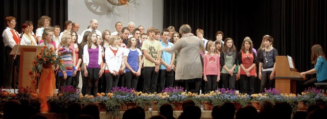 Der Jugendchor Voice United 25 Wyhl un...horgemeinschaft begrten musikalisch.  | Foto: Roland Vitt