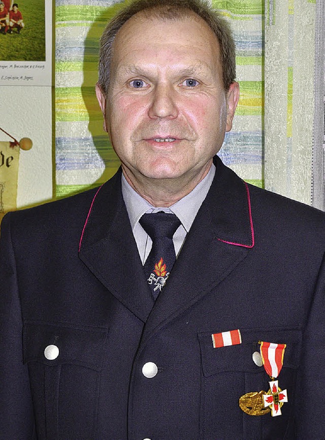 Werner Schchlin  wurde fr 40 Jahre  ...rigkeit zur Feuerwehr ausgezeichnet.   | Foto: Erggelet