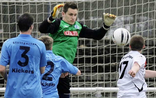 Alexander Keil (rechts) war vor 800 Zu...llig verdutzten Stuttgarter Kickers.   | Foto: Dieter Reinhardt