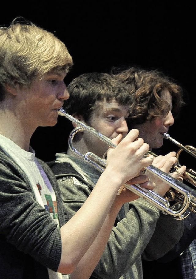 Hier spielt die Musik: Tim Philipp, Mi...m der Film ber die 1200-Jahrfeier an.  | Foto: Robert Bergmann