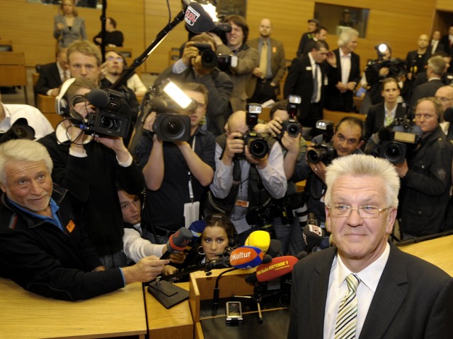 Im Fokus der Medien: Winfried Kretschm...rster grner Ministerprsident in spe.  | Foto: dapd