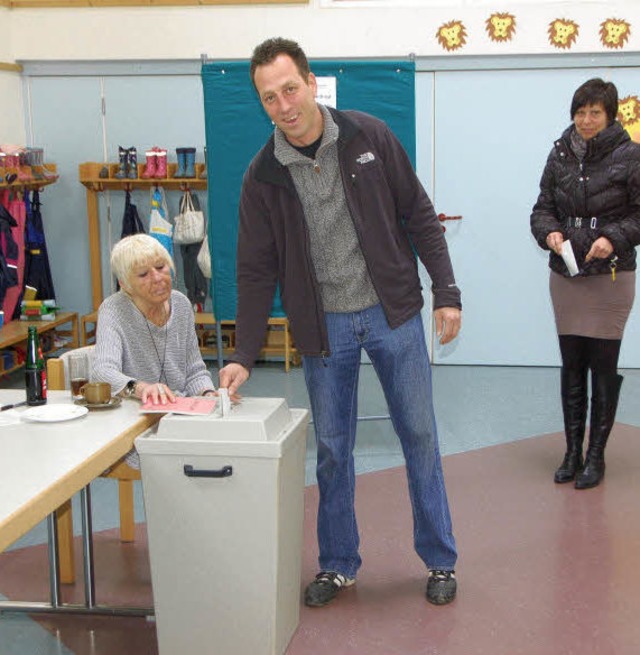 Wie hier in Btzingen, im Wahllokal im...hl rege von ihrem Wahlrecht Gebrauch.   | Foto: manfred frietsch