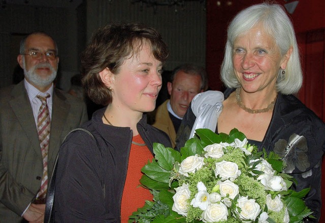 Die strahlende OB-Wahl-Siegerin Gudrun... Manfred Bluhm (links) freut sich mit.  | Foto: Nikolaus trenz