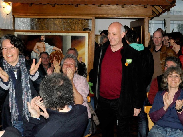 Der neue Grnen-Landtagsabgeordnete Al...der Wahlparty in Waldkirch im Applaus.  | Foto: Markus Zimmermann