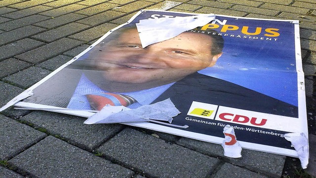 Die CDU und Mappus am Boden - so erwar...fr die CDU bringt, bleibt abzuwarten.  | Foto: Martin Wendel