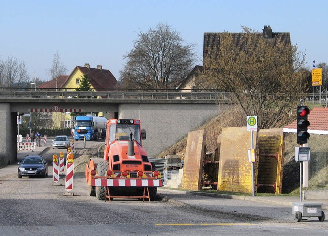 Bald wird die Durchfahrt unter der B31...Woche voll gesperrt und tiefer gelegt.  | Foto: Martin Wunderle