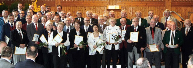 Singen macht Freude &#8211; und dafr ...Jahre sind manche Snger aktiv dabei.   | Foto: heidi fssel