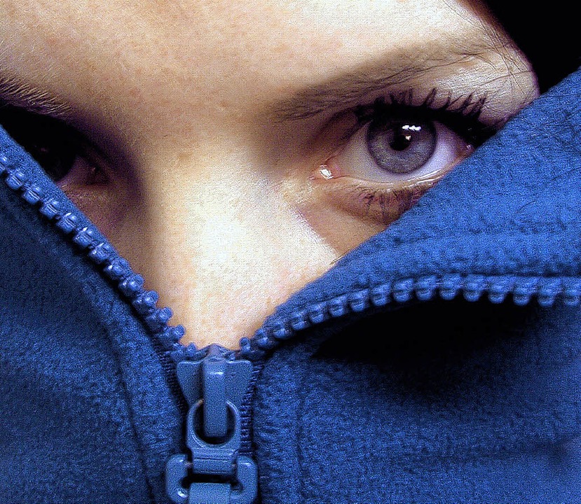 Heimat in der Ferne: Der Fleece-Pulli ... warm, die Sigg-Flasche Khles bereit.  | Foto: Photocase.de/annik
