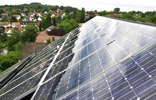 Auf dem Dach dieses Hauses in Burgheim wird jede Menge Strom erzeugt.  | Foto: MICHAEL BAMBERGER