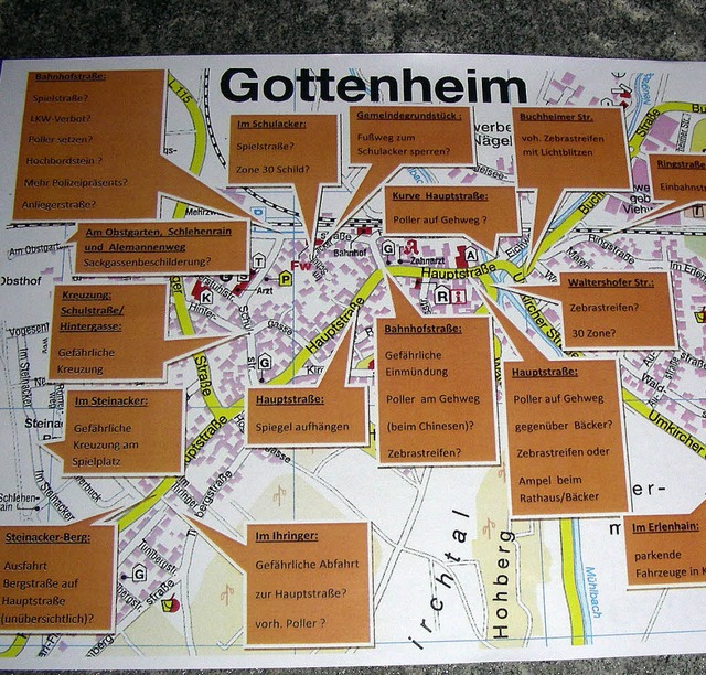 Jede Menge Stellen  im Gottenheimer St...iten, listete die  Verkehrsschau auf.   | Foto: mario schneberg