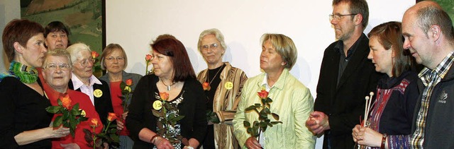 Lieselotte Geling (links) bedankte sic... Musikverein als weitere Gratulanten.   | Foto: CREMER