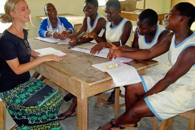 23-Jhrige aus Neustadt unterrichtet in Ghana Mdchen-Schulklassen