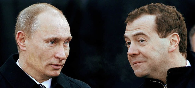 Wittern Ungemach: Wladimir Putin (links), Dimitri Medwedew   | Foto: dpa