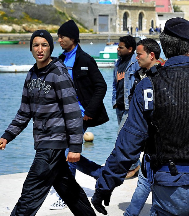 Flchtlinge auf der italienischen Insel Lampedusa    | Foto: DPA