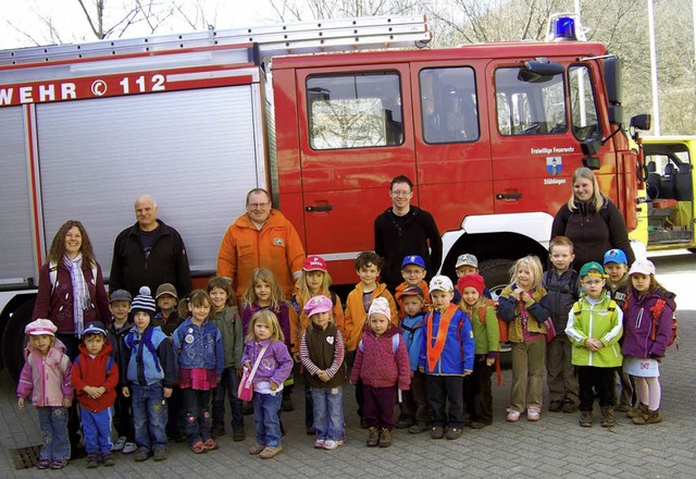 Kinder des Kindergarten Eberfingen bei...Erzieher-Vorpraktikant Fabian Grieer   | Foto: noeske