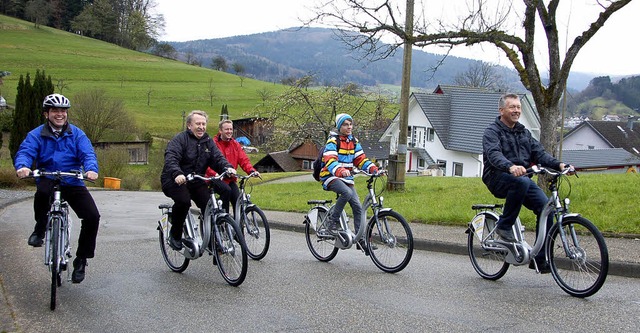 Da lacht das Radlerherz: Bei der Elekt...er, Betreiber des Schwarzwlder Hofs.   | Foto: Peter Bomans