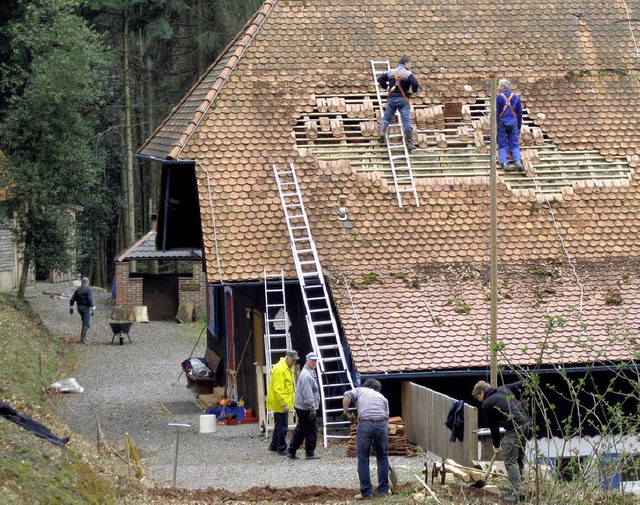 Neu gedeckt wurde das Dach der Lahrer Htte auf der Nordseite.   | Foto: bz