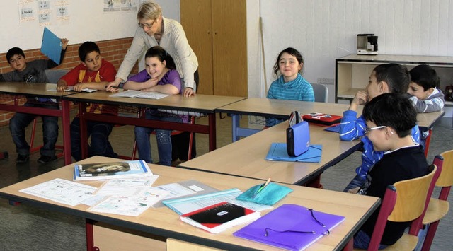 Bei Irene Noserke lernen Kinder aus ve...er Buchenbrandschule Schnau Deutsch.   | Foto: Schule