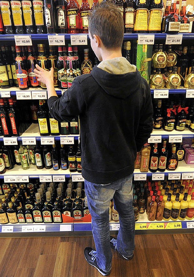 Ist Alkohol fr Jugendliche zu leicht ...Sicht der Buchherausgeberinnen schon.   | Foto: dapd