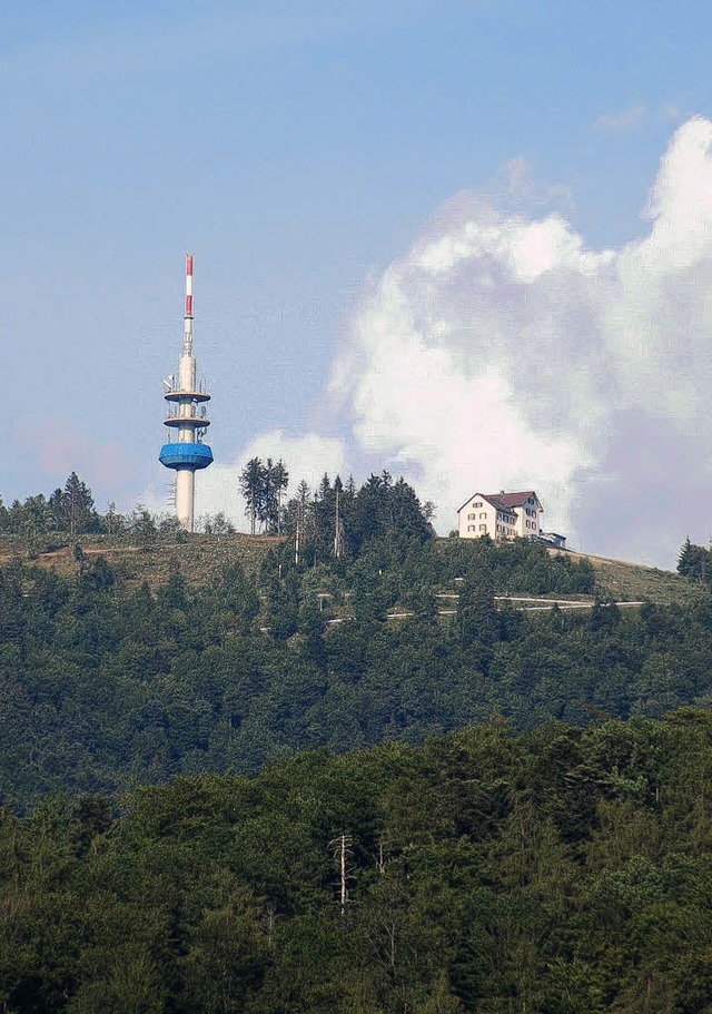 Neben  Sender und  Gasthaus mchte der neue Verein Windrder auf dem Blauen.   | Foto: Michaelis