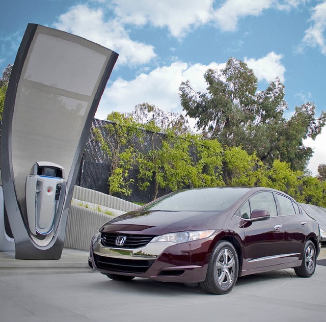 Brennstoffzellenautos wie der Honda FC...ur kurz an die Wasserstoff-Zapfsule.   | Foto: dpa