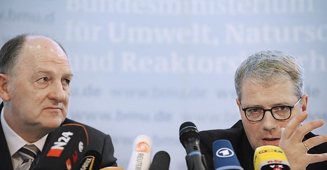 Rudolf Wieland (links),   Vorsitzender...n, und Umweltminister Norbert Rttgen   | Foto: dapd