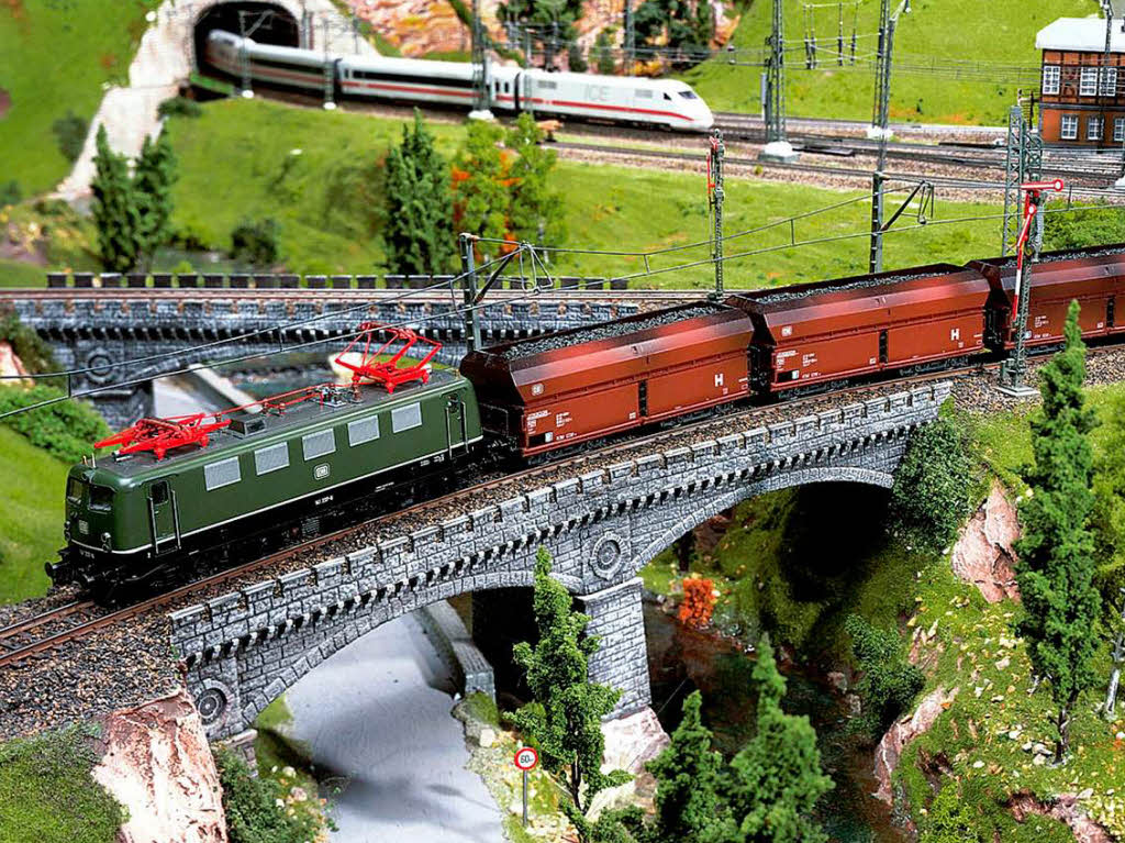 Auch die Bahn fhrt im Miniatur Wunderland.