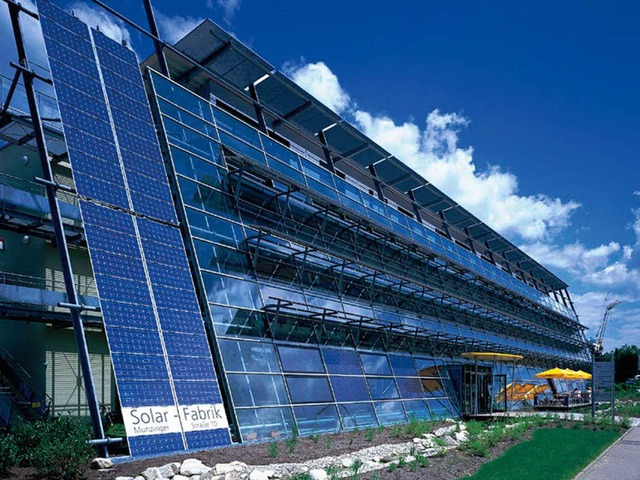 Hinter der Fassade der Solar-Fabrik gibt es Zoff  | Foto: DBU