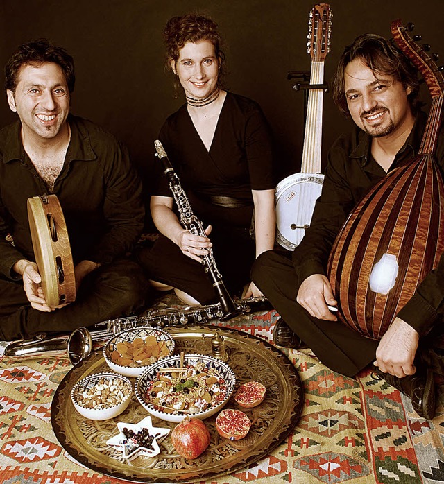 Die drei Musiker im Ensemble Fis Fz (...oskun, Annette Maye und Grkan Balkan   | Foto: Ellen Schmauss