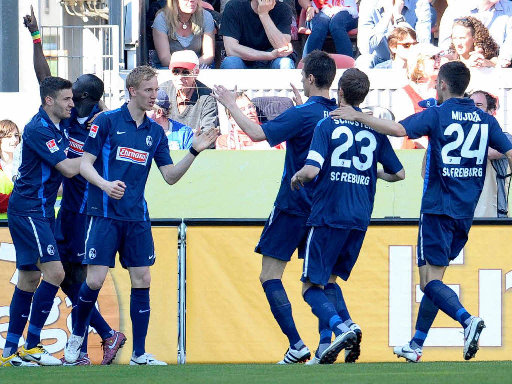 Nach 49 Sekunden war es bereits soweit: Papiss Demba Cissé schoss den SC Freiburg mit 1:0 in Front. Nach 49 Sekunden war es bereits soweit: Papiss Demba Cissé schoss den SC Freiburg mit 1:0 in Front.