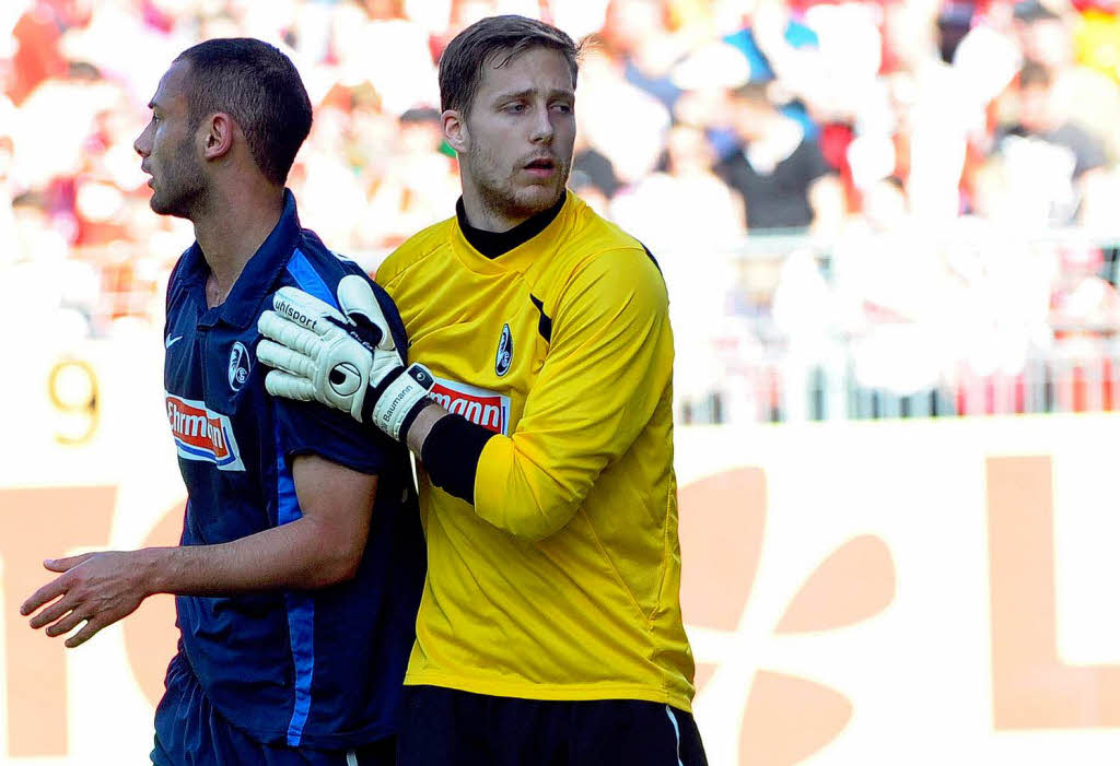 Toprak und der heute recht selten geprüfte SC-Keeper Oliver Baumann (r.). Toprak und der heute recht selten geprüfte SC-Keeper Oliver Baumann (r.).