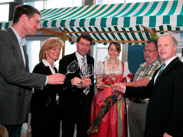 Anstoen auf eine gelungene Messe mit einem guten Tropfen  | Foto: Sandra Decoux-Kone