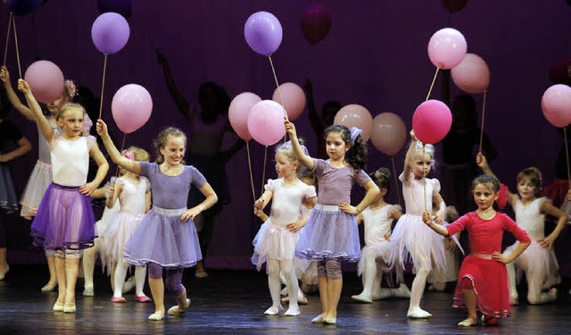 Die Farben des Regenbogens erfllten d...thalle auch bei den Ballettelevinnen.   | Foto: heidi fssel