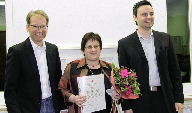 Fr 25 Blutspenden wurde Hildegard Fac...nd Werner Hartenstein vom DRK geehrt.   | Foto: ssg