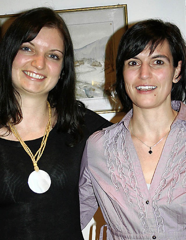 Diana Hog (Kassiererin) und Alexandra ...Trachten-Akkordeongruppe Hinterzarten.  | Foto: DIETER MAURER