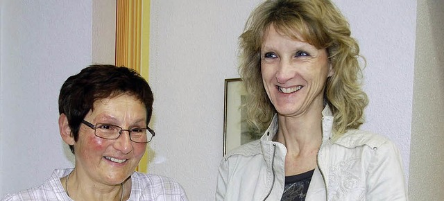 Verabschiedet: Heidi Khn (links), die...dem Gemeinderat verabschiedet worden.   | Foto: Markus Maier