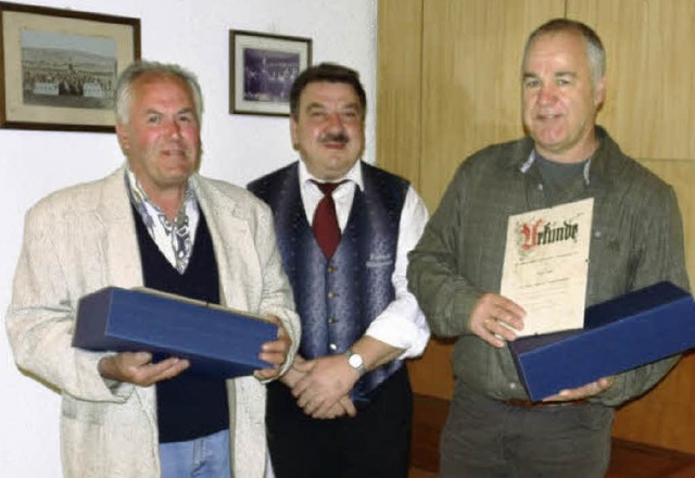 Peter Rudmann (links) und Erich Kenk w...,  fr 40 Jahre Mitgliedschaft geehrt.  | Foto: christine weirich