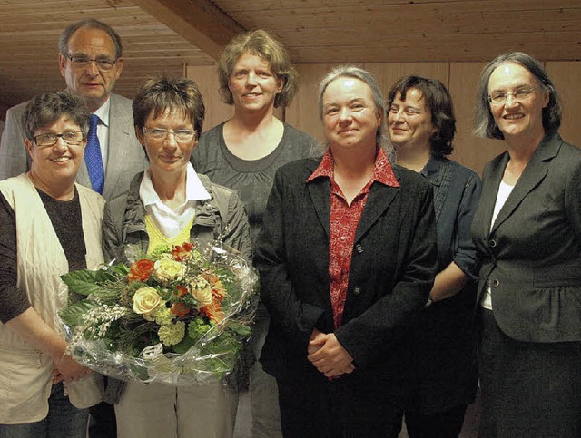 Maria Keller (mit Blumenstrau) im Kre...elferinnenwerkes in Slden, Lucia Lang  | Foto: Karin Stckl-Steinebrunner