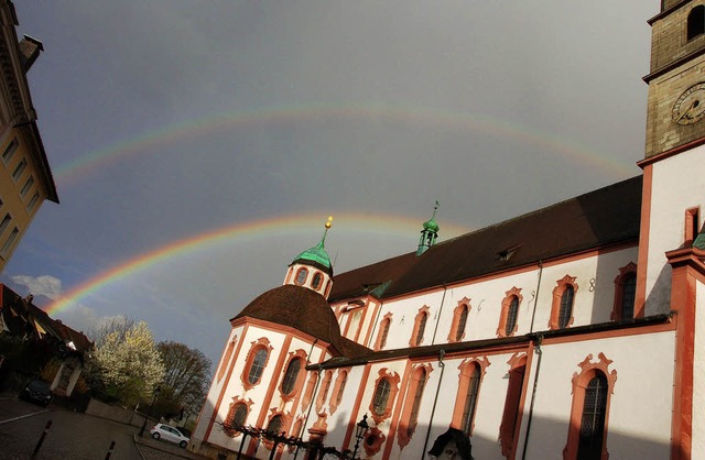 (Doppelter) Regenbogen hinterm Fridolinsmnster  | Foto: Michael Krug