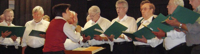 Der Markgrfler Mnnerchor mit Dirigen...h zu dem Konzerterlebnis in Wies bei.   | Foto: osswald