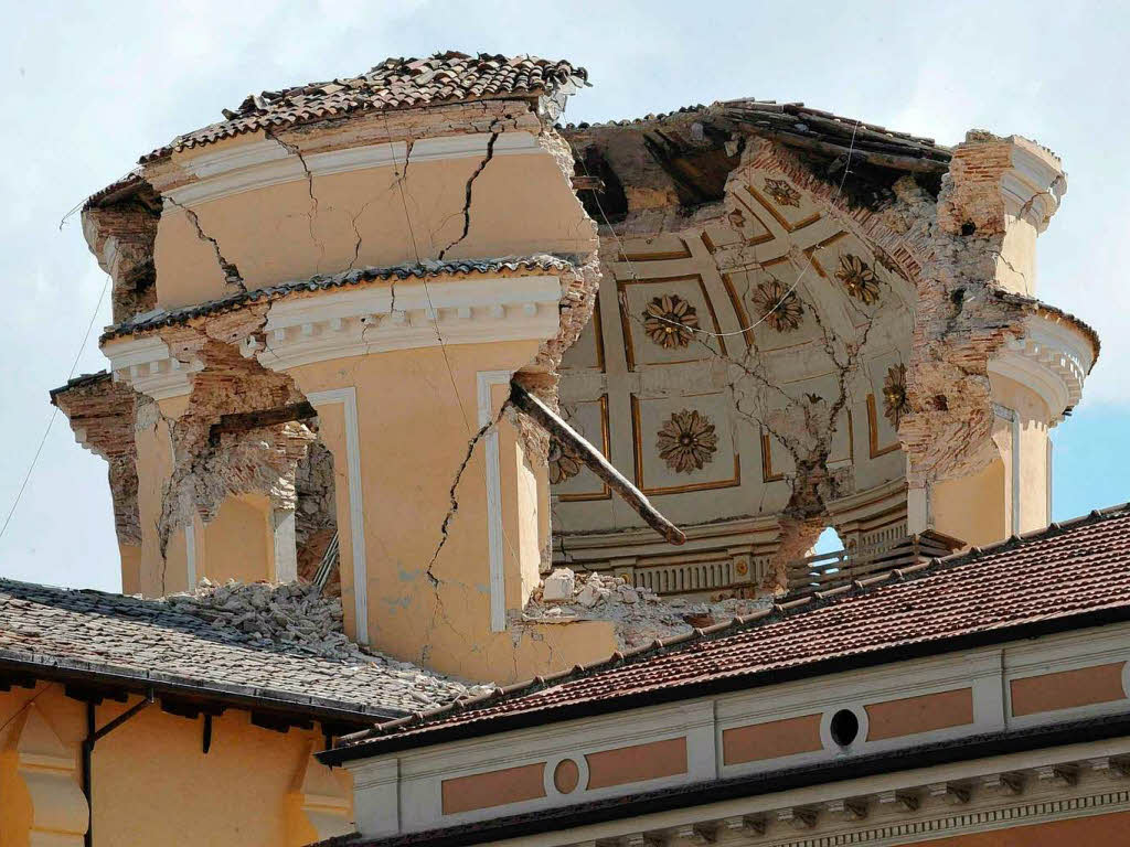 L’Aquila Betrogen, belogen und vergessen Panorama Badische Zeitung