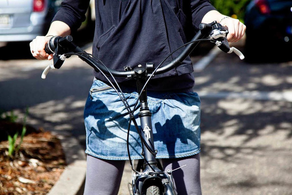 Fahren ohne Licht: Gibt es gar keine Lichteinrichtung kostet das 20 Euro, 10 Euro Bußgeld, wenn das Licht nicht an ist , 20 Euro bei Gefährdung anderer, 25 Euro im Fall eines Unfalls (Bußgeldkatalog, Stand 2009) (Foto: Dominic Rock) Fahren ohne Licht: Gibt es gar keine Lichteinrichtung kostet das 20 Euro, 10 Euro Bußgeld, wenn das Licht nicht an ist , 20 Euro bei Gefährdung anderer, 25 Euro im Fall eines Unfalls (Bußgeldkatalog, Stand 2009) (Foto: Dominic Rock)