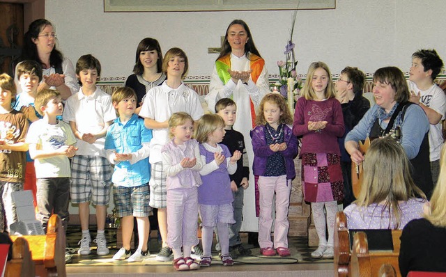 Abschluss der Kinderbibelwoche war der...e, Maren Wejwer (rechts mit Gitarre).   | Foto: Hassler