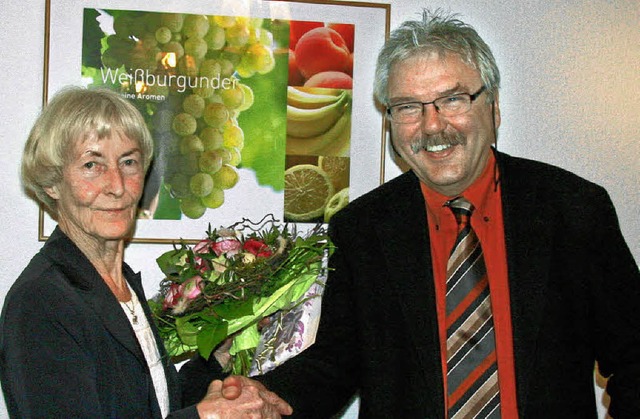 Bickensohls  Ortsvorsteher Gottfried W... Kolar, mit Blumen fr ihr Engagement.  | Foto: herbert trogus