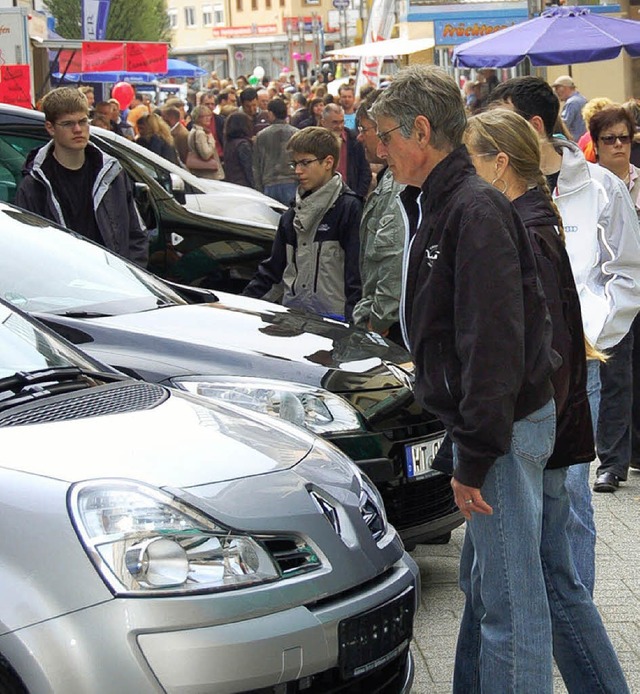 Am Wochenende dreht sich in der Bad S...er Innenstadt  wieder alles ums Auto.   | Foto: Archivfoto: sahli