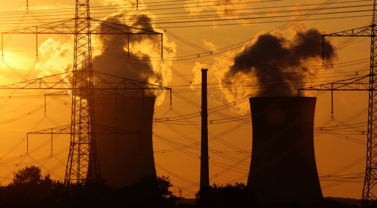 Khltrme des Atomkraftwerks Grafenrheinfeld in Unterfranken  | Foto: DPA