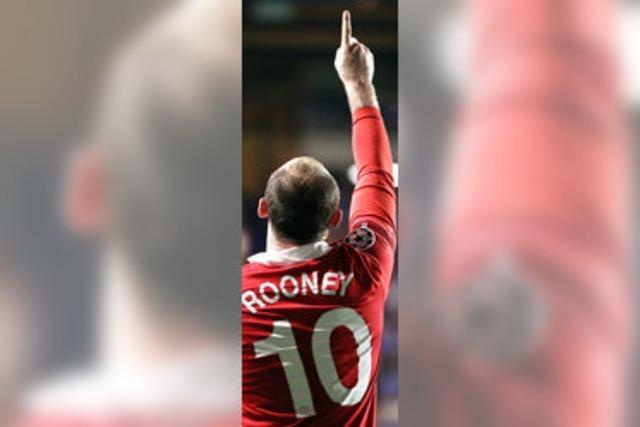 Rooney wird ausgepfiffen und trifft