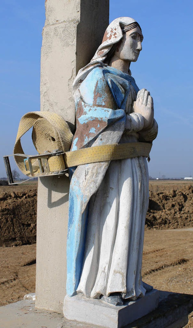 Da war das Flurkreuz mit der Heiligen ... brach es beim Transport auseinander.   | Foto: Adelbert Mutz