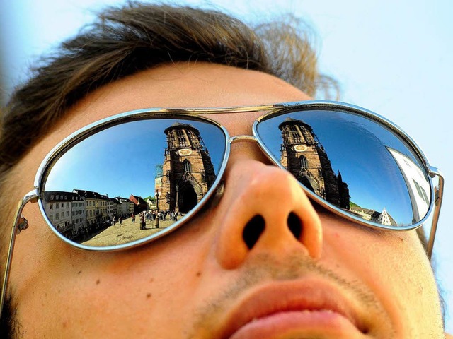 Das Mnster spiegelt sich doppelt in den Glsern der Sonnenbrille.  | Foto: Thomas Kunz